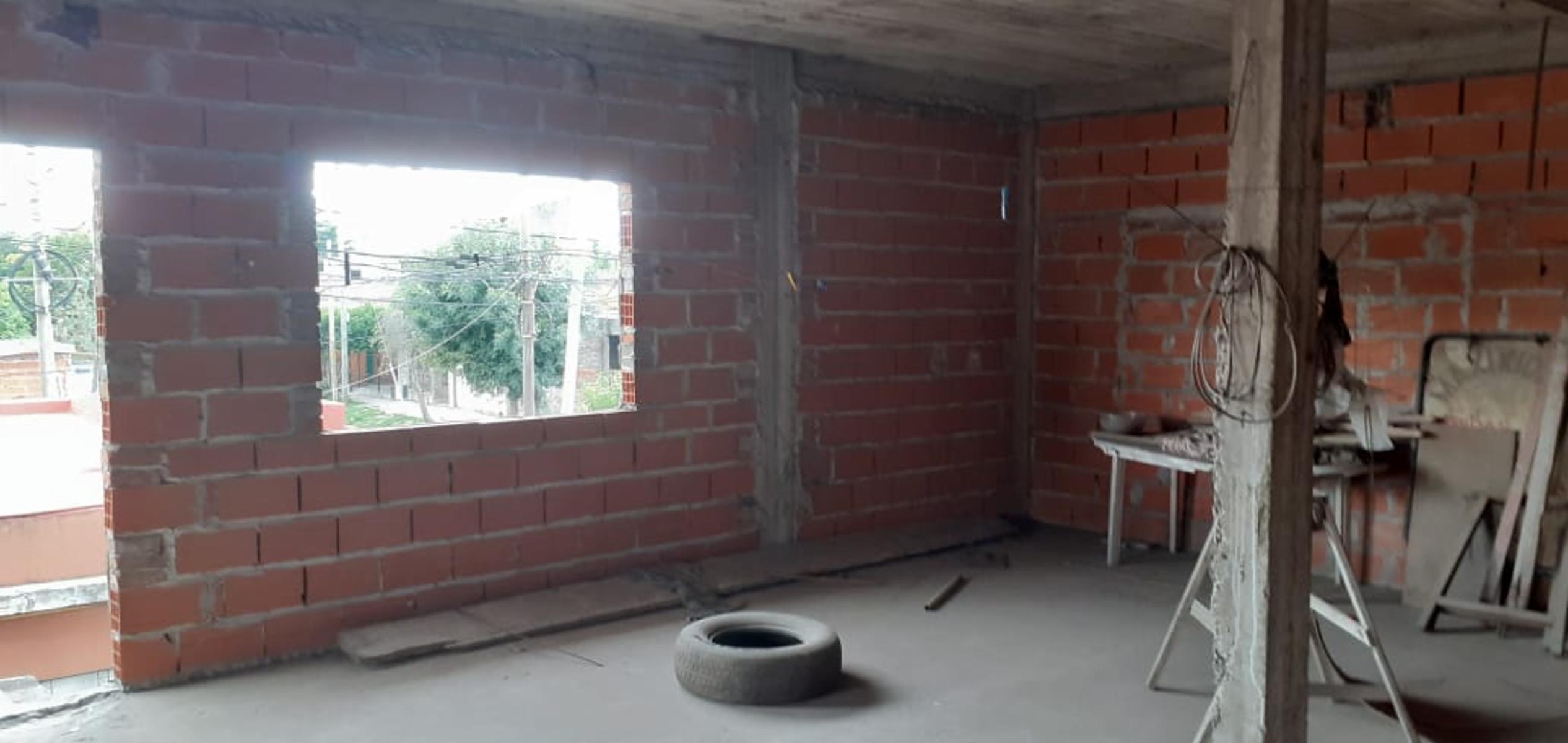 EXCELENTE PROPIEDAD CON UNA CASA EN ESQUINA, DEPARTAMENTO A TERMINAR Y DOS LOCALES EN BLOQUE — foto 8