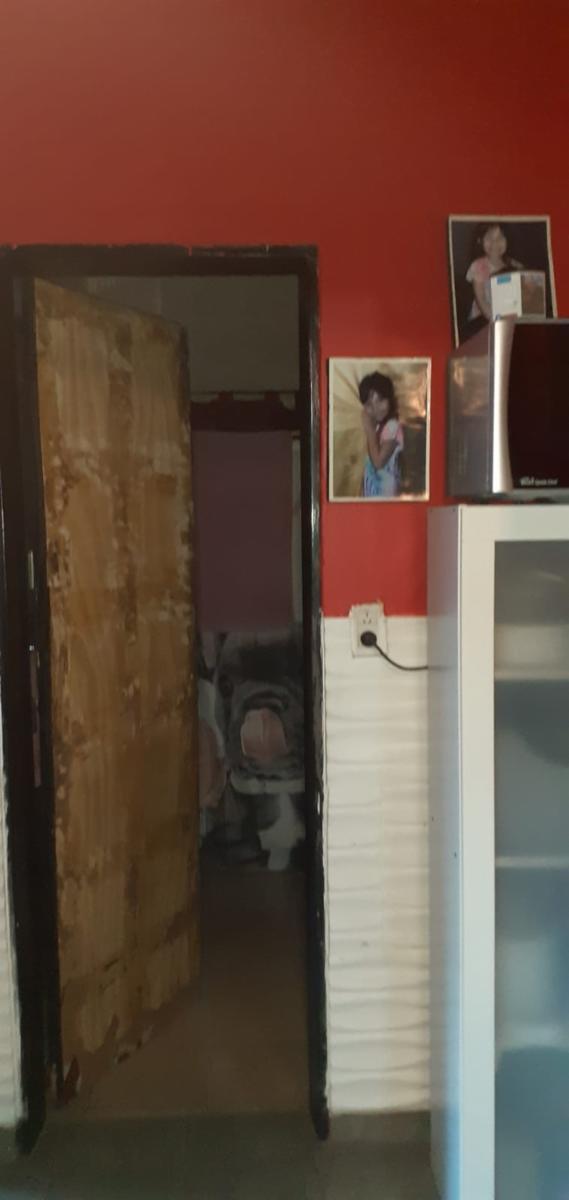 SE VENDE PH CON 2 DEPARTAMENTOS (UNO A TERMINAR) SOBRE LA AV. HIPÓLITO YRIGOYEN EN MORÓN — foto 2