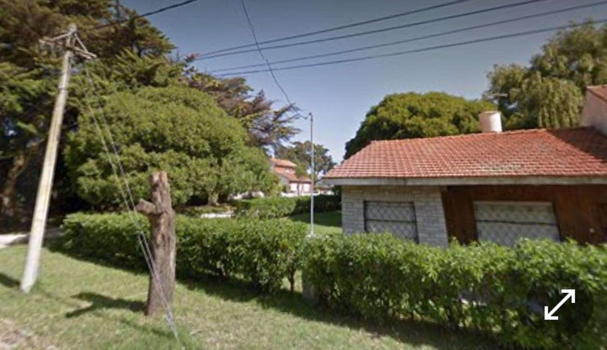 CASA EN MAR DEL PLATA DE 4 AMBIENTES CON QUINCHO, PARQUE Y COCHERA PARA EXIGENTES — foto 7