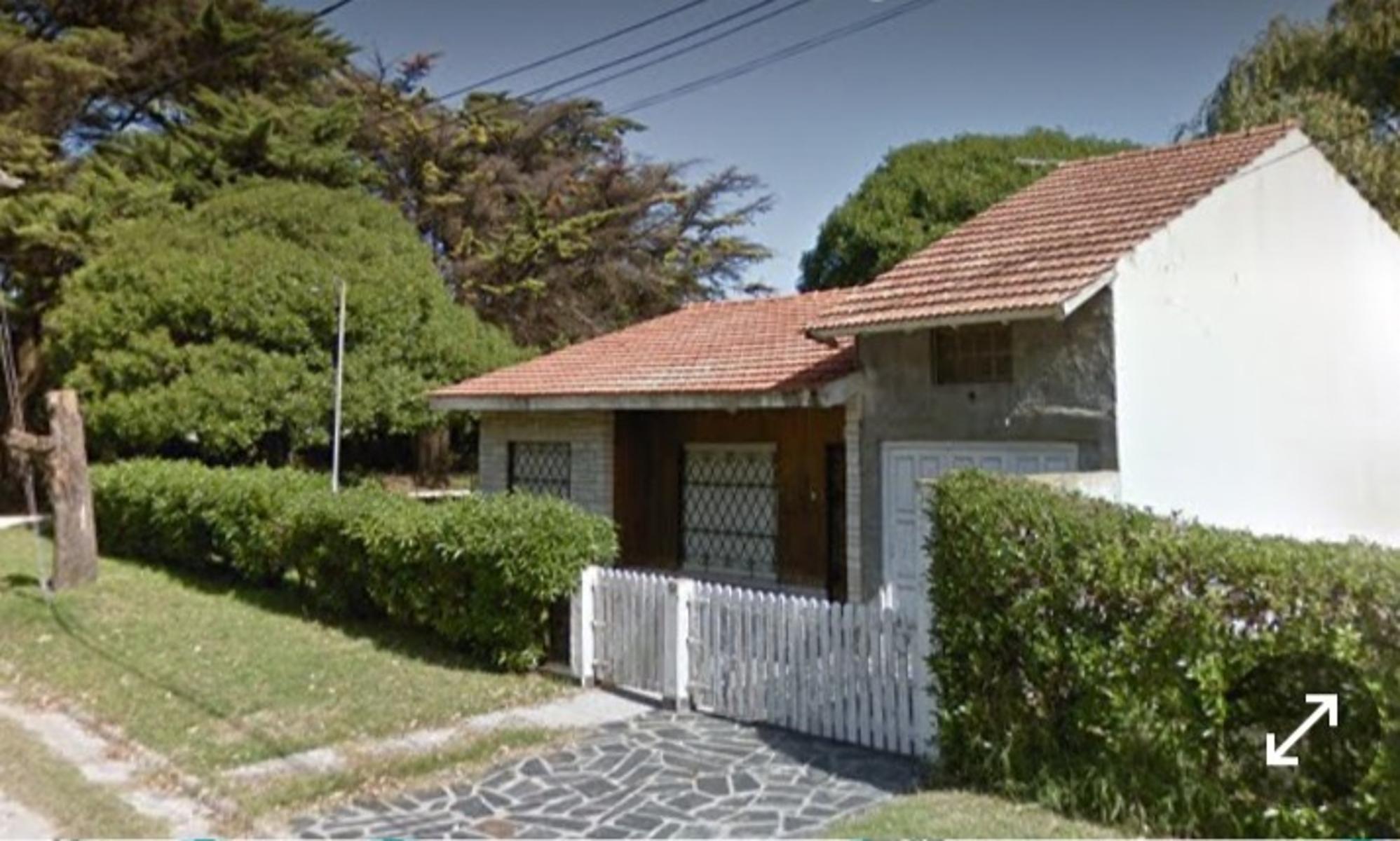 CASA EN MAR DEL PLATA DE 4 AMBIENTES CON QUINCHO, PARQUE Y COCHERA PARA EXIGENTES — foto 13