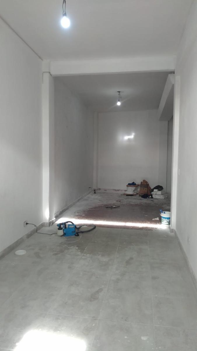 SE ALQUILAN 2 LOCALES INTERCOMUNICADOS SOBRE IMPORTANTE AVENIDA DE MORÓN - 2