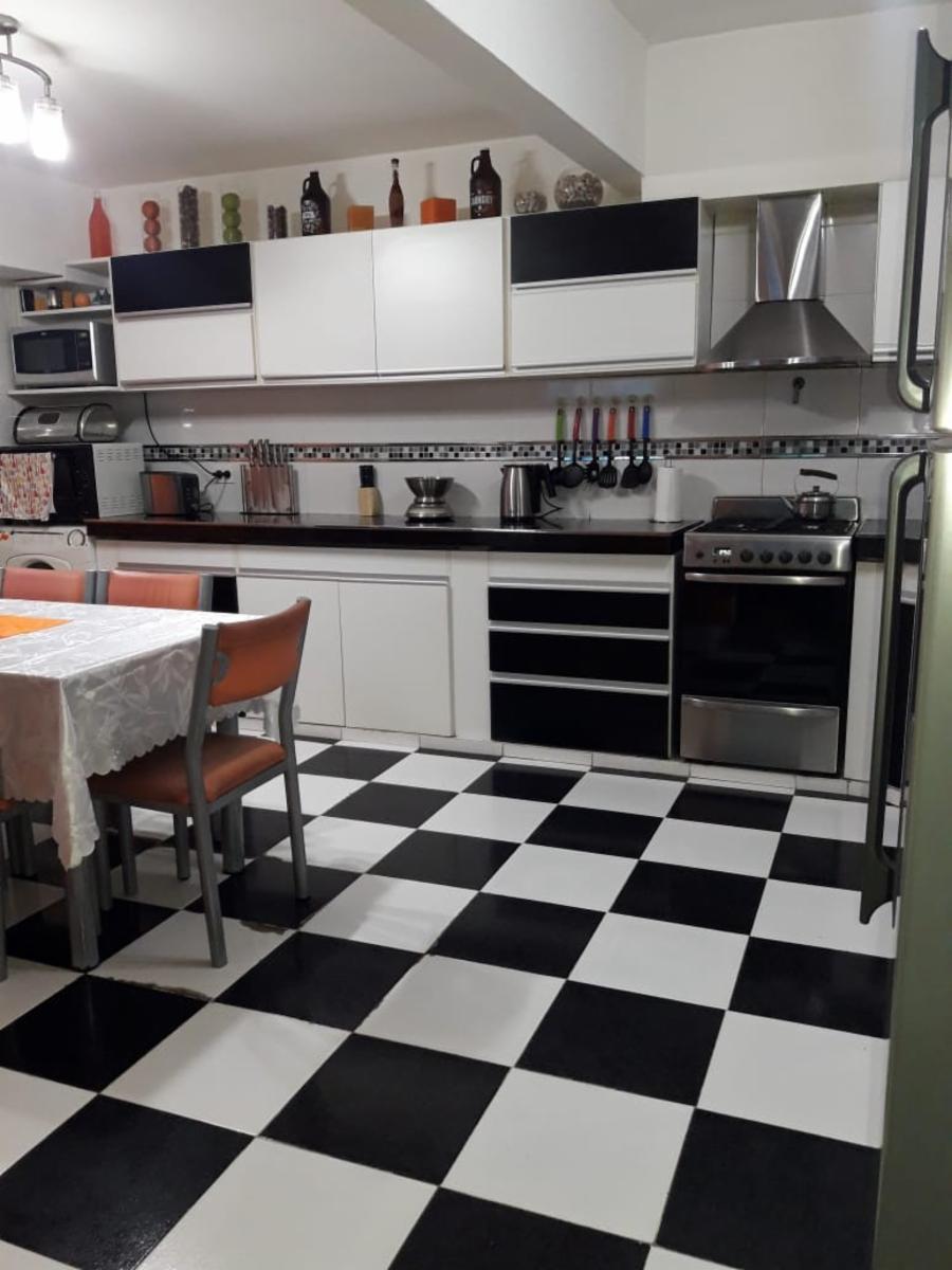 ÁMPLIA CASA DE 4 AMBIENTES DE 2 PLANTAS CON LOCAL EN LAFERRERE — foto 7
