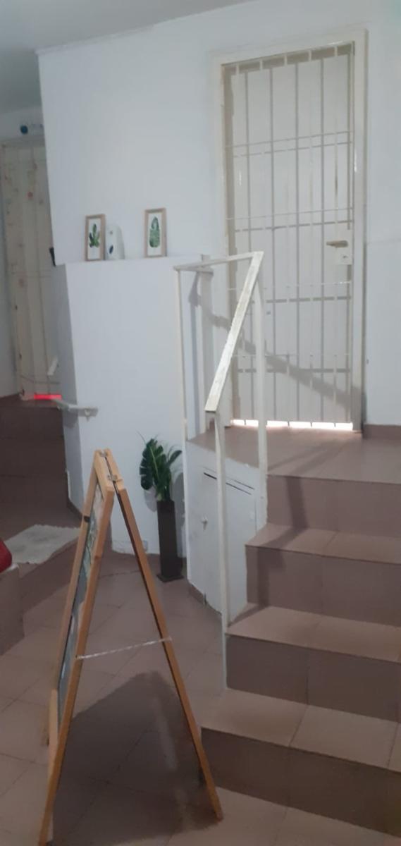 SE ALQUILAN TRES OFICINAS PARA USO COMERCIAL Y/O PROFESIONAL - 1