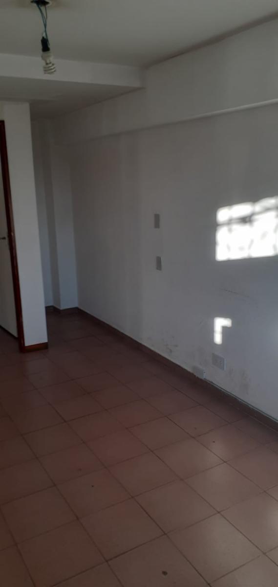 SE ALQUILAN TRES OFICINAS PARA USO COMERCIAL Y/O PROFESIONAL - 12