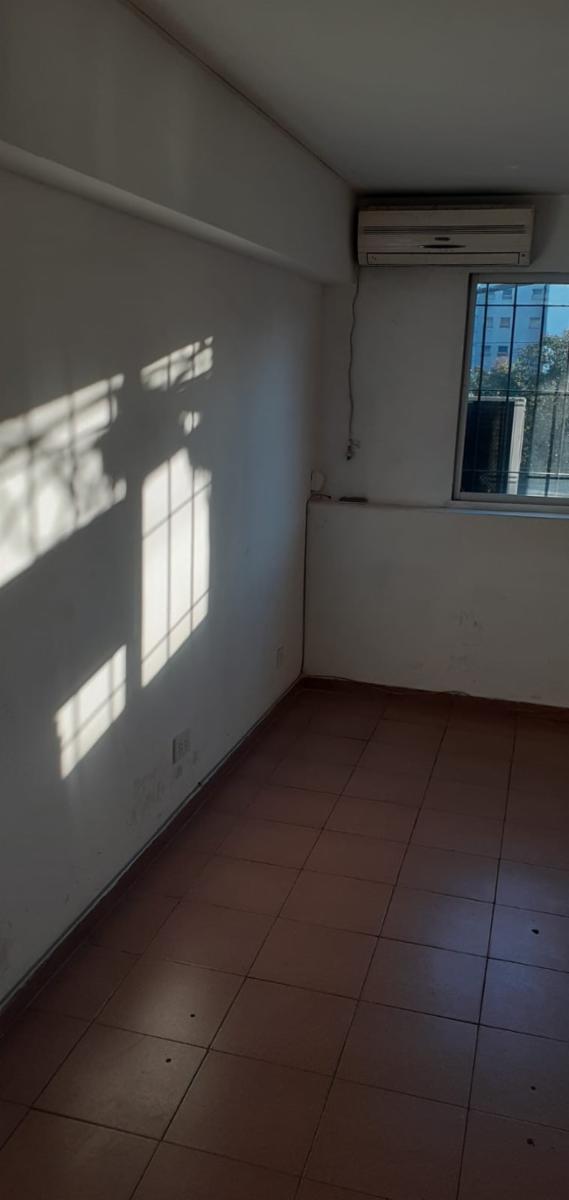 SE ALQUILAN TRES OFICINAS PARA USO COMERCIAL Y/O PROFESIONAL - 19