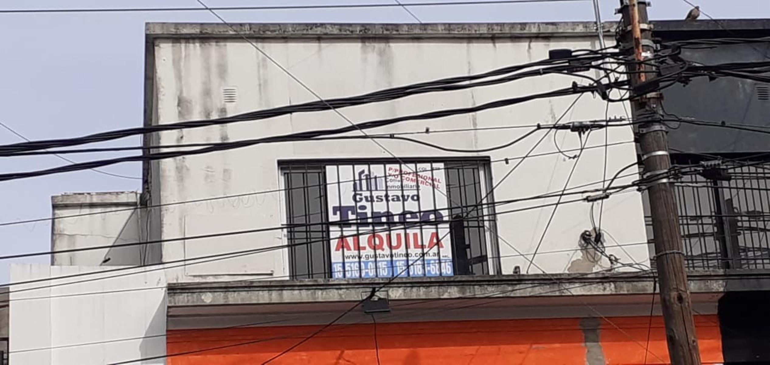 SE ALQUILAN TRES OFICINAS PARA USO COMERCIAL Y/O PROFESIONAL - 22
