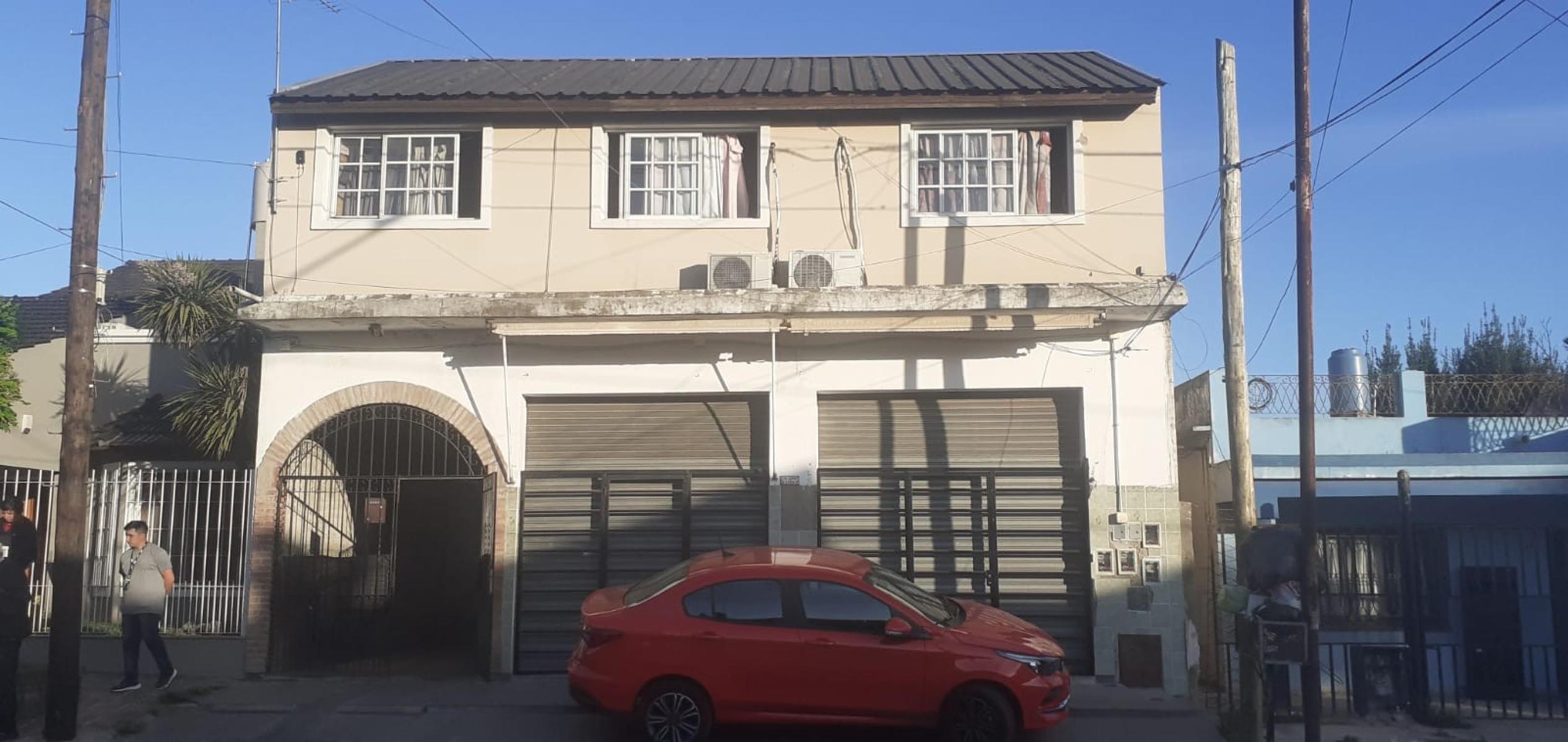 IMPORTANTE PROPIEDAD CON 3 DEPARTAMENTOS Y 1 LOCAL COMERCIAL IDEAL INVERSIONISTA