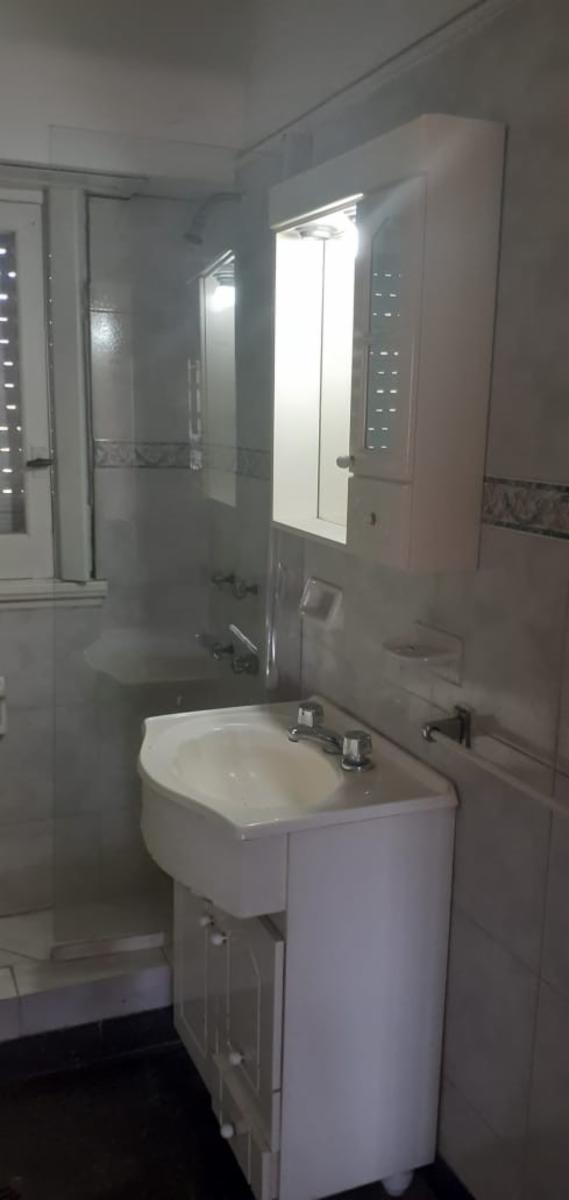 VENTA - Amplio PH en Planta Alta de 3 Ambientes a Metros de Av. H. Yrigoyen — foto 2