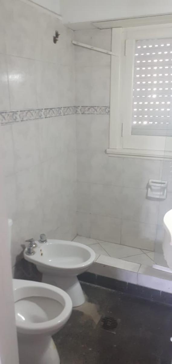 VENTA - Amplio PH en Planta Alta de 3 Ambientes a Metros de Av. H. Yrigoyen — foto 4