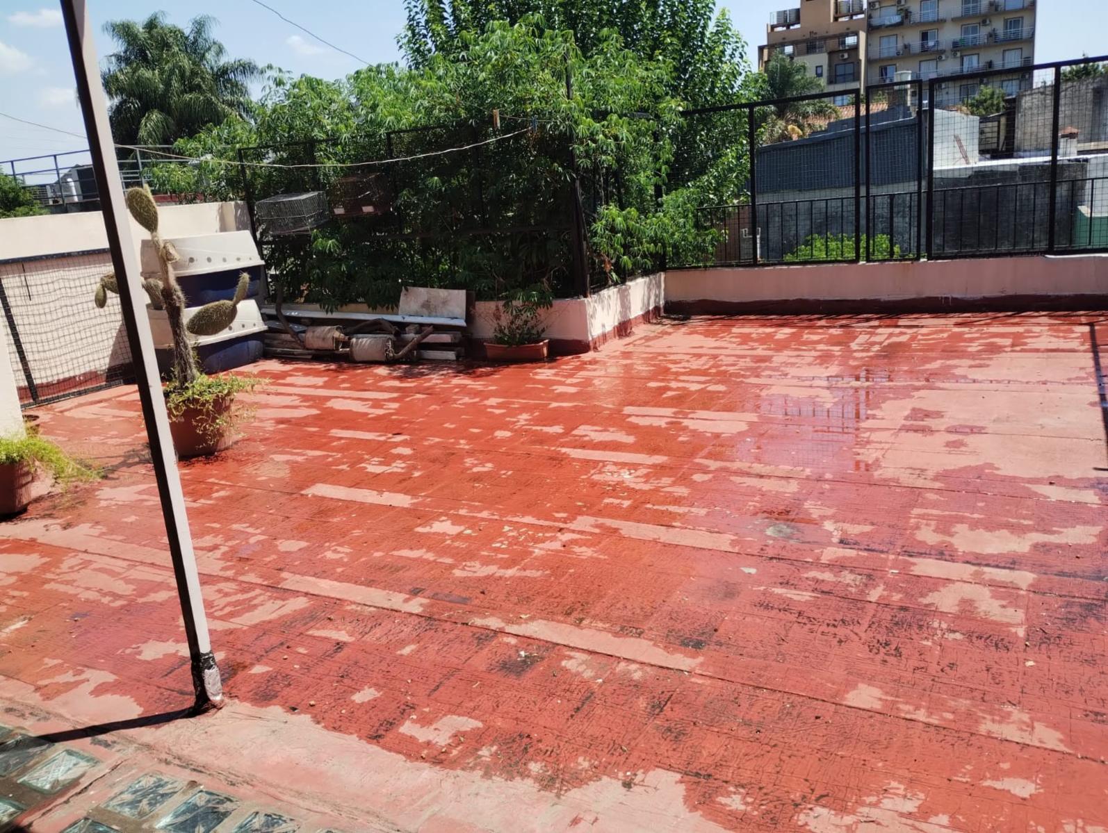 VENTA - Amplio PH en Planta Alta de 3 Ambientes a Metros de Av. H. Yrigoyen — foto 6