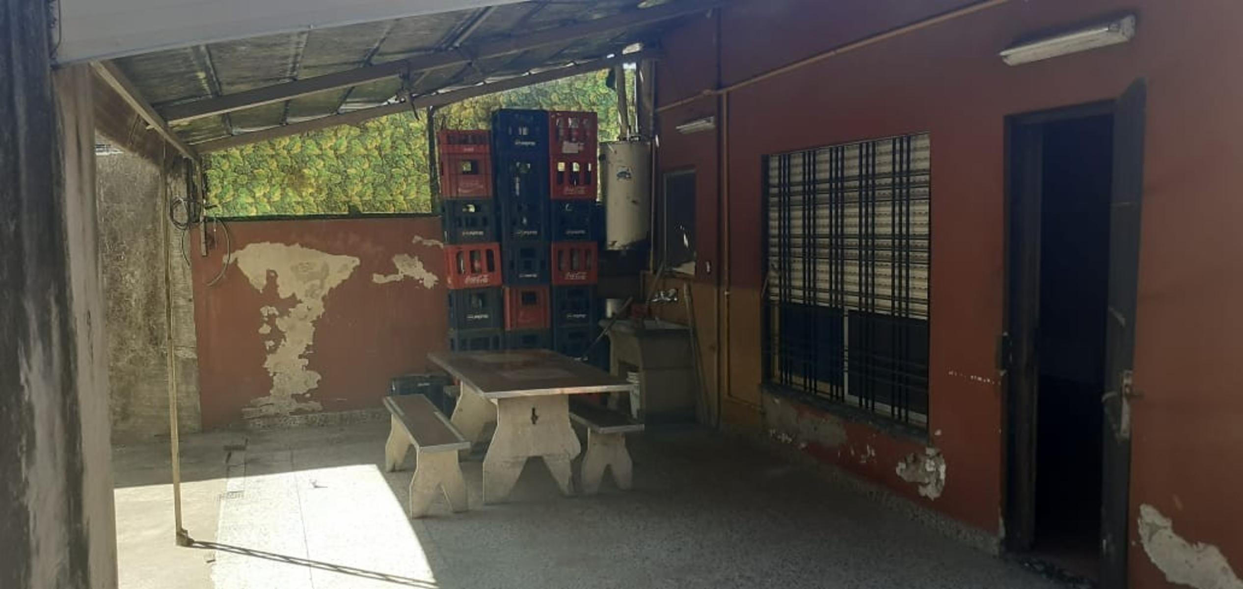 VENTA - Amplio PH en Planta Alta de 3 Ambientes a Metros de Av. H. Yrigoyen — foto 11