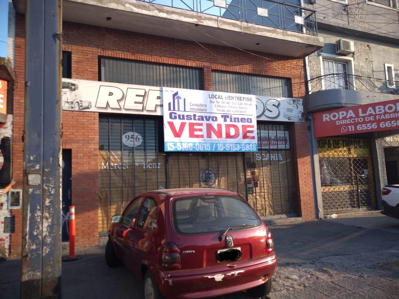 SE VENDE ÁMPLIO LOCAL COMERCIAL CON ENTREPISO E IMPORTANTES OFICINAS — foto 2
