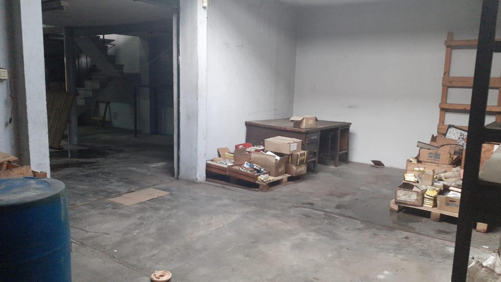 SE VENDE ÁMPLIO LOCAL COMERCIAL CON ENTREPISO E IMPORTANTES OFICINAS — foto 6