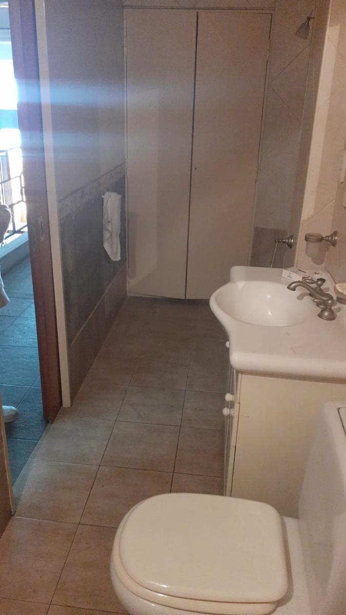 SE VENDE ÁMPLIO LOCAL COMERCIAL CON ENTREPISO E IMPORTANTES OFICINAS — foto 9