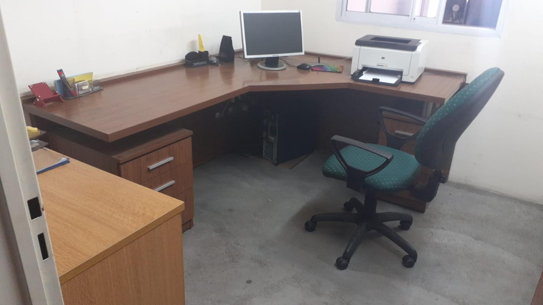 SE VENDE ÁMPLIO LOCAL COMERCIAL CON ENTREPISO E IMPORTANTES OFICINAS — foto 12
