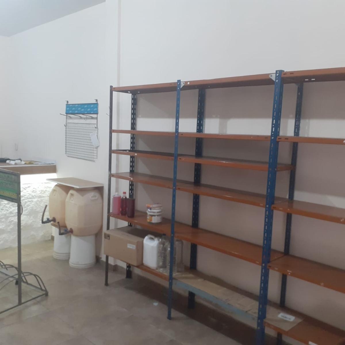 SE ALQUILA EXCELENTE LOCAL DE 24 m² - 2