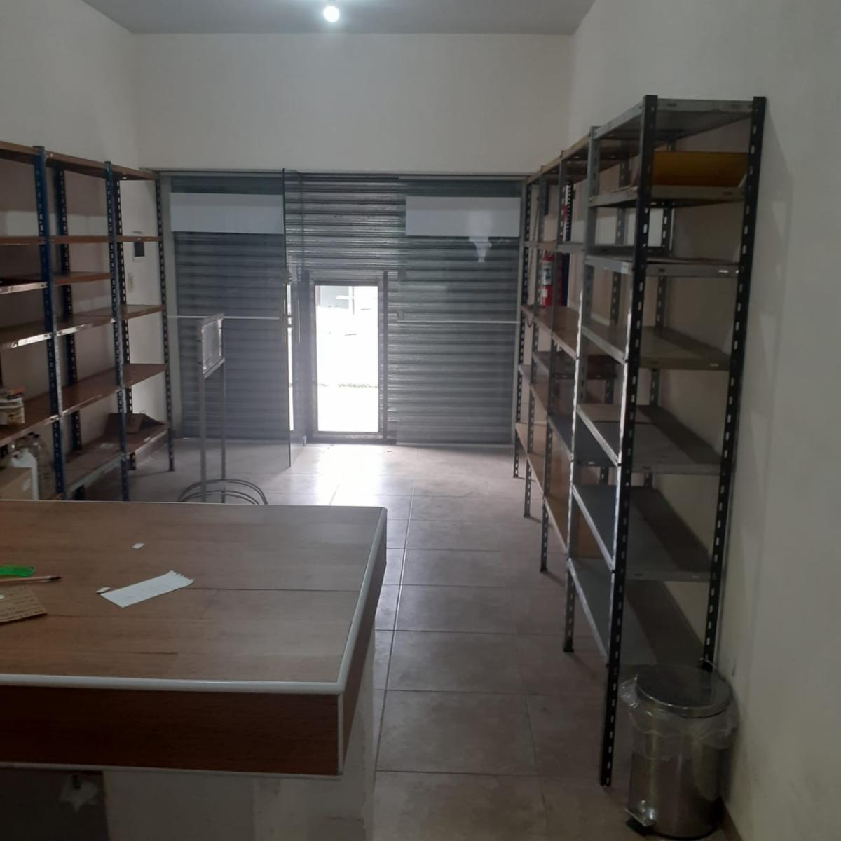 SE ALQUILA EXCELENTE LOCAL DE 24 m² - 4