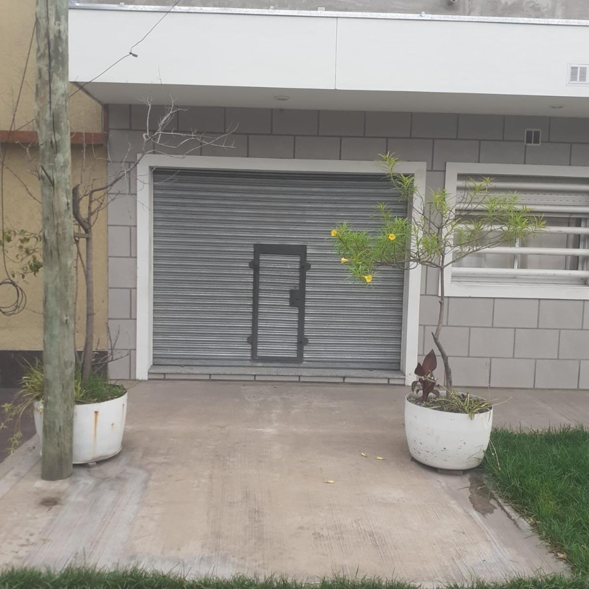 SE ALQUILA EXCELENTE LOCAL DE 24 m² - 7