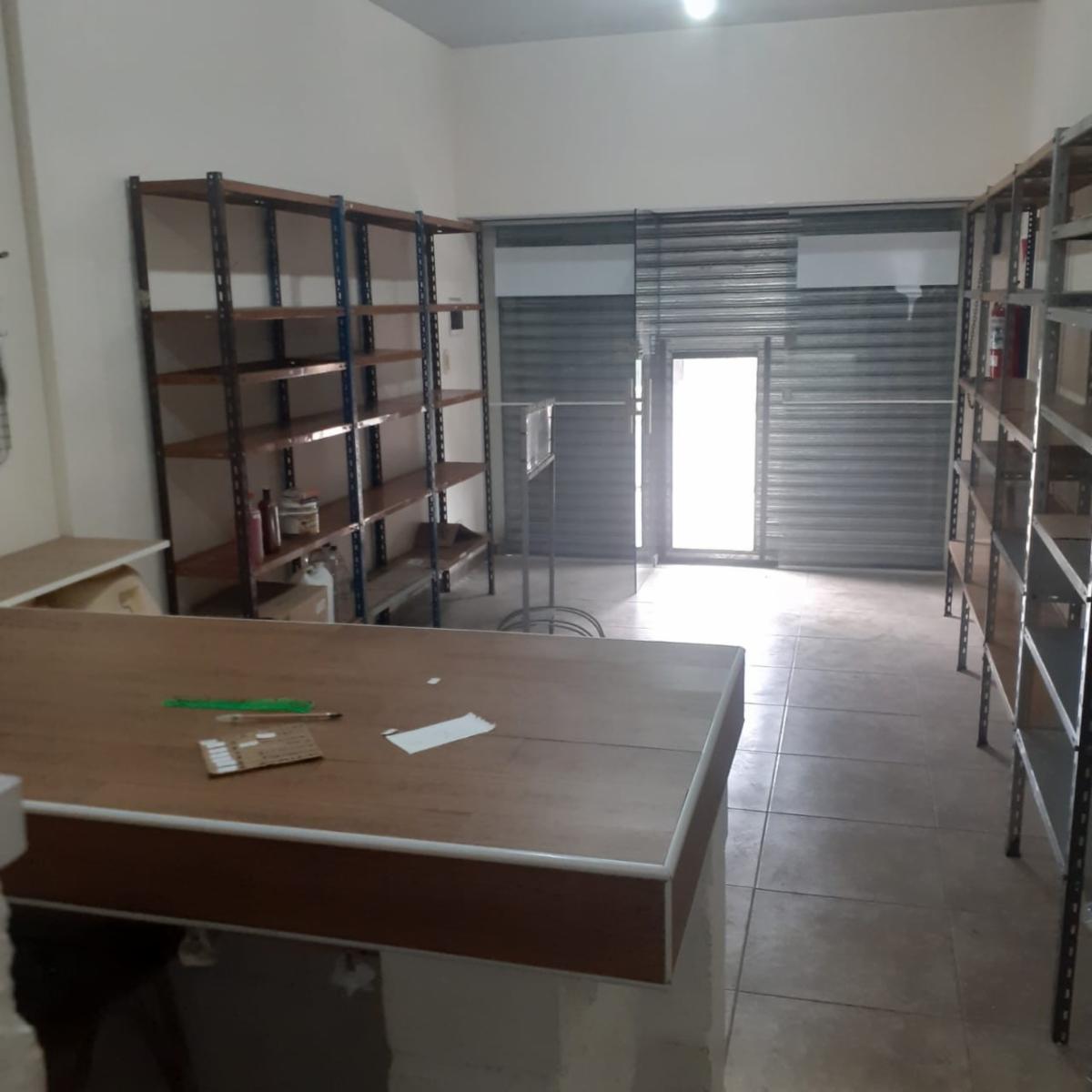 SE ALQUILA EXCELENTE LOCAL DE 24 m² - 8