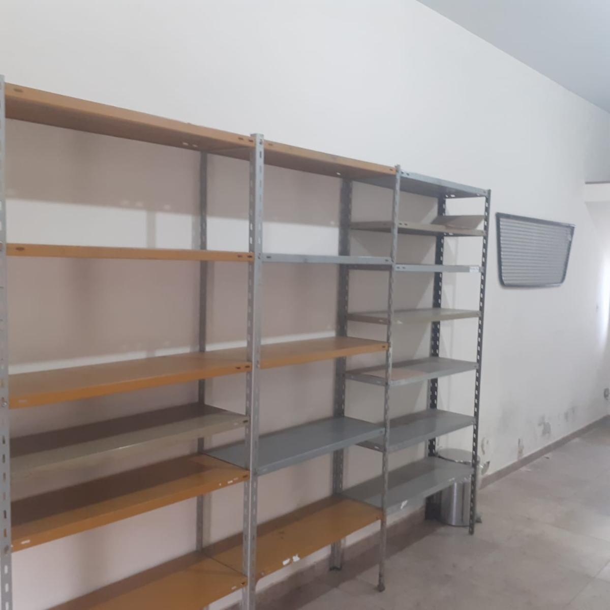 SE ALQUILA EXCELENTE LOCAL DE 24 m² - 12