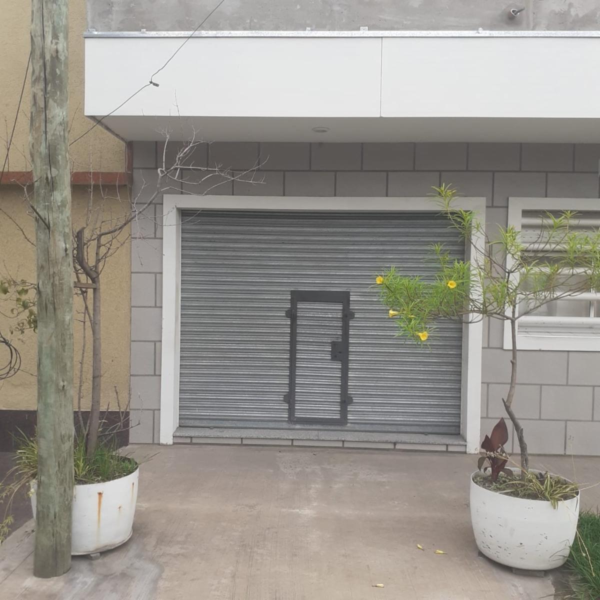 SE ALQUILA EXCELENTE LOCAL DE 24 m² - 15