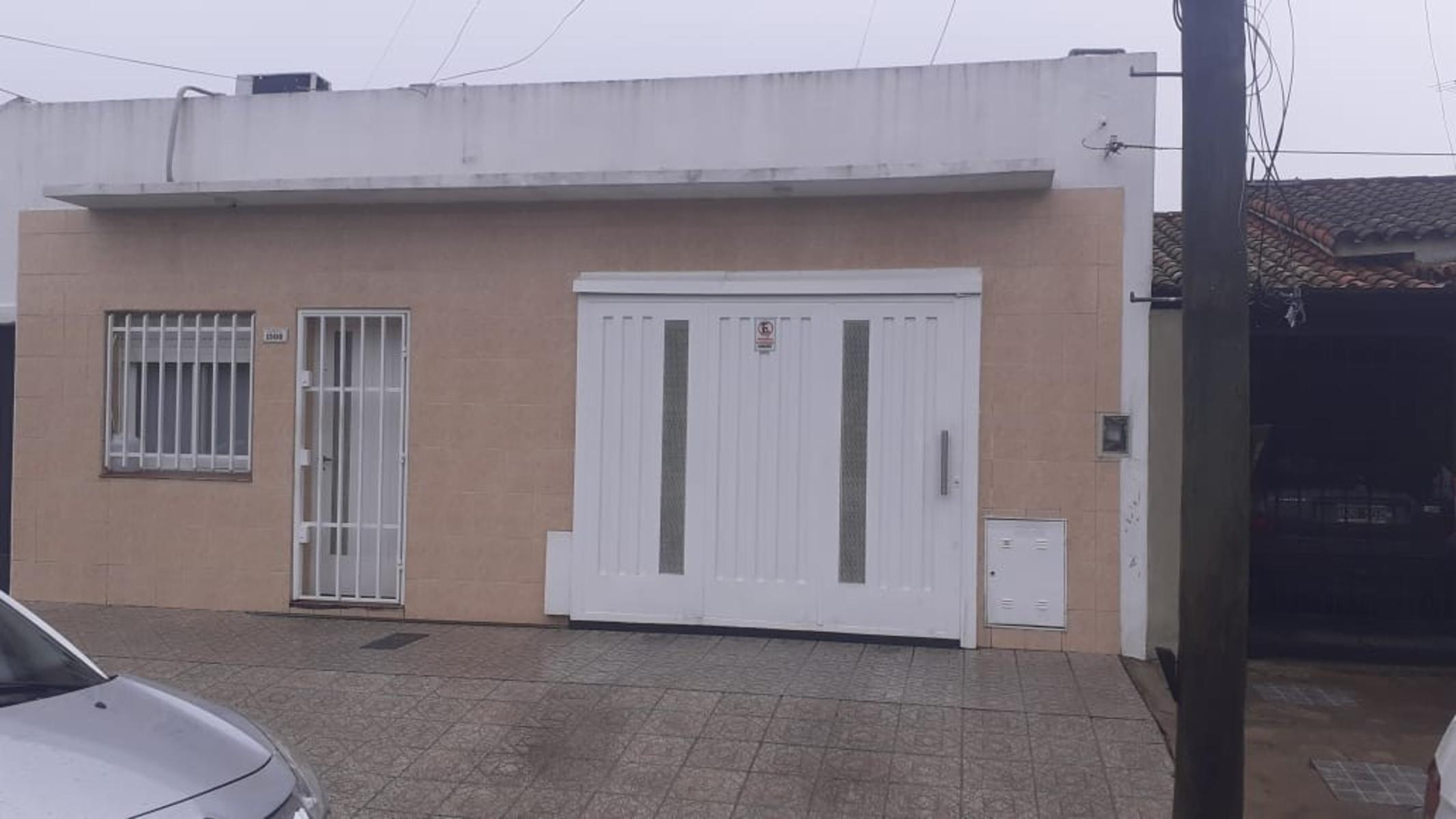 EXCELENTE PH 3 AMB. EN IMPECABLE ESTADO A METROS DE CLÍNICA AGÜERO IDEAL CONSULTORIO MÉDICO