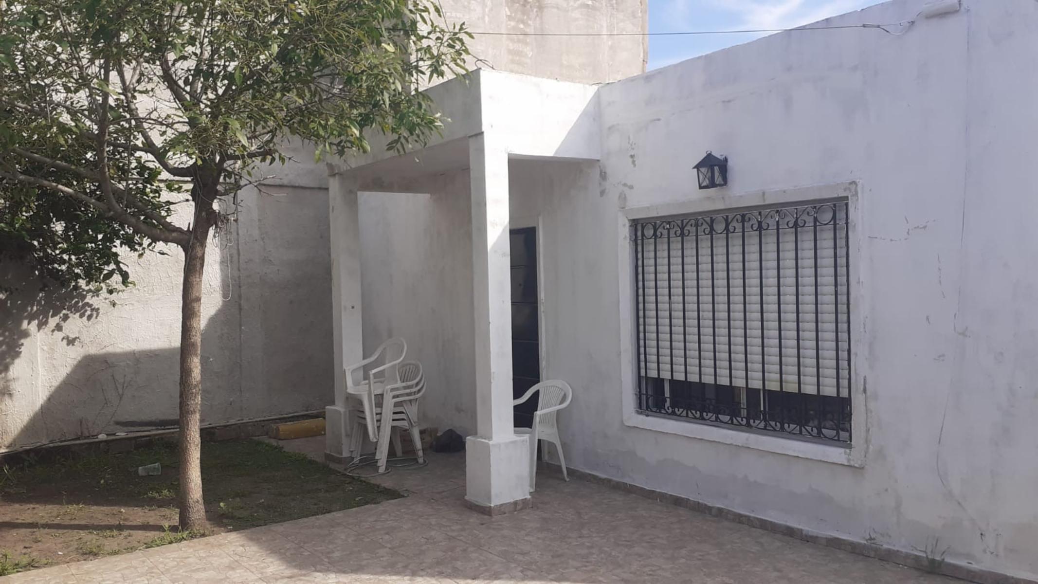 PROPIEDAD CON 2 UNIDADES FUNCIONALES EN CASTELAR SUR — foto 2