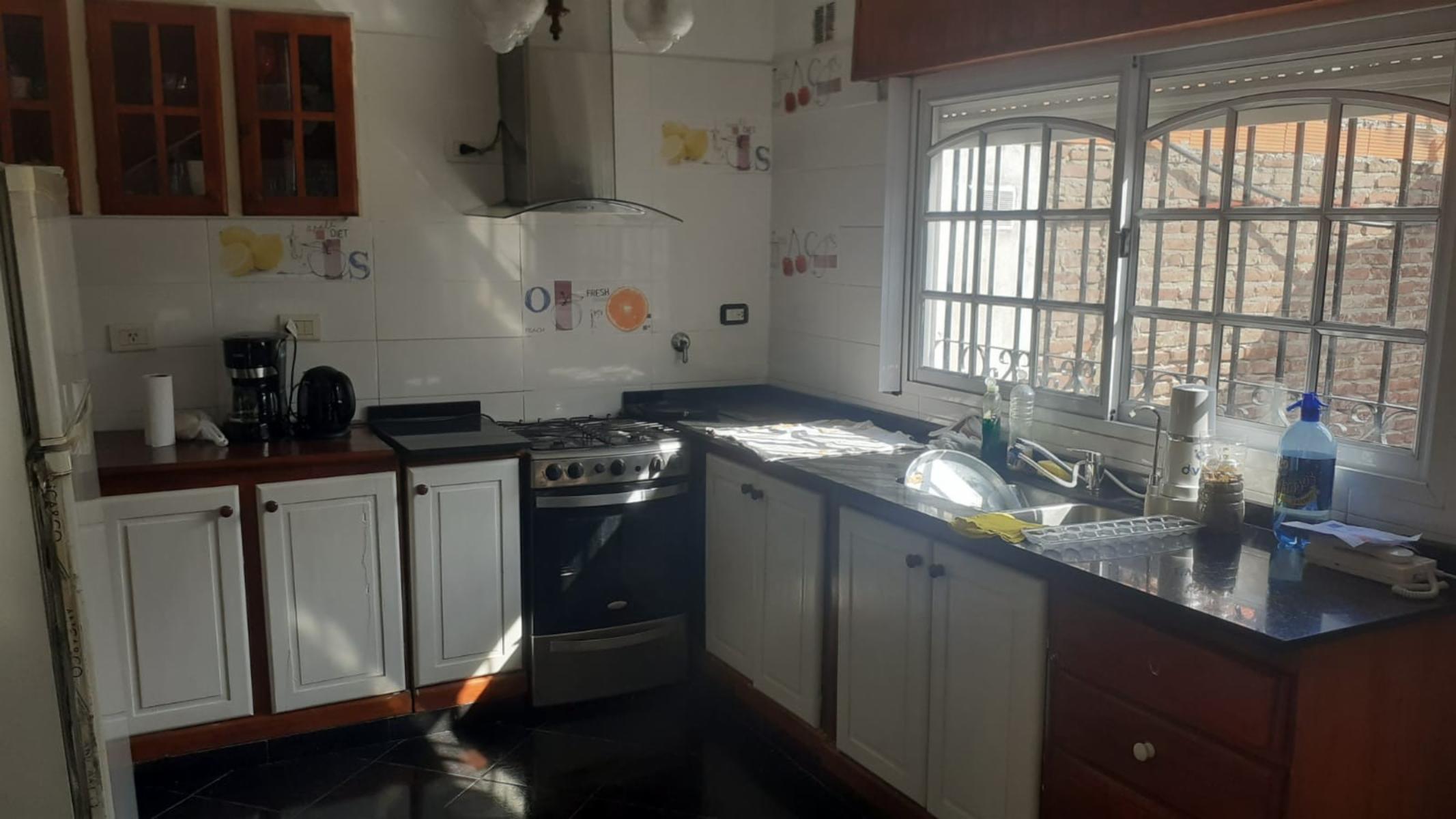 PROPIEDAD CON 2 UNIDADES FUNCIONALES EN CASTELAR SUR — foto 10