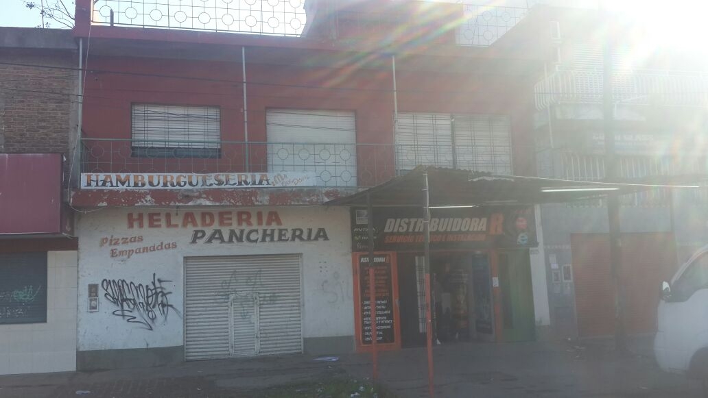 DEPARTAMENTO CON DOS LOCALES COMERCIALES — foto 14