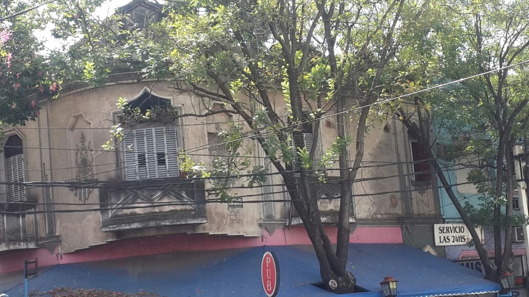ESQUINA - PLANTA ALTA - EN ZONA CÉNTRICA IDEAL - USO PROFESIONAL — foto 3