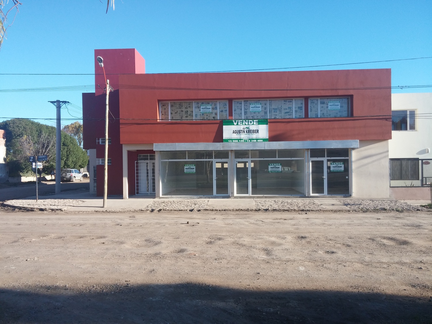 SE ALQUILAN-VENDEN LOCALES COMERCIALES Y OFICINAS (A ESTRENAR) - 2