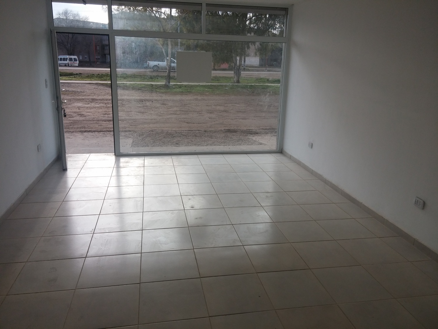SE ALQUILAN-VENDEN LOCALES COMERCIALES Y OFICINAS (A ESTRENAR) - 11