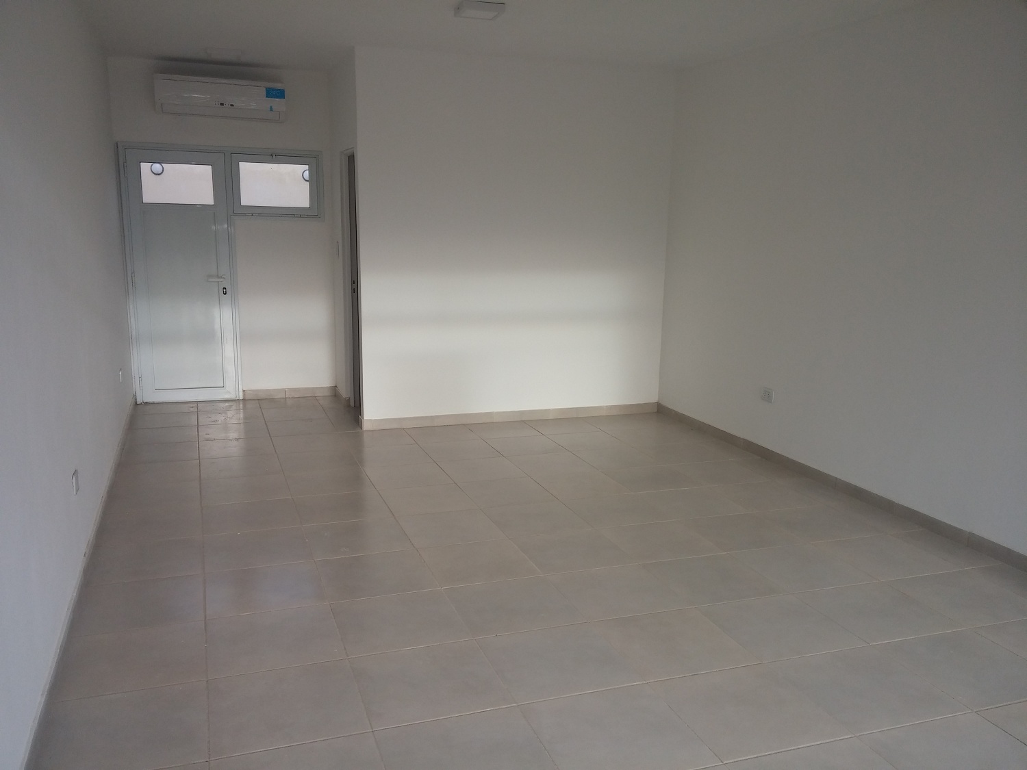 SE ALQUILAN-VENDEN LOCALES COMERCIALES Y OFICINAS (A ESTRENAR) - 15