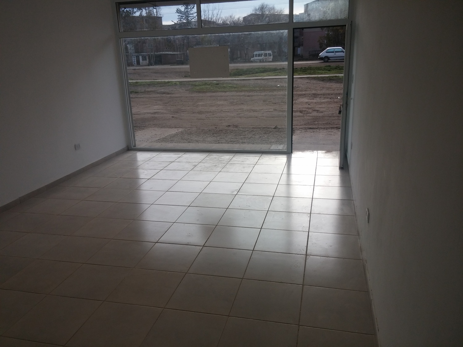 SE ALQUILAN-VENDEN LOCALES COMERCIALES Y OFICINAS (A ESTRENAR) - 16