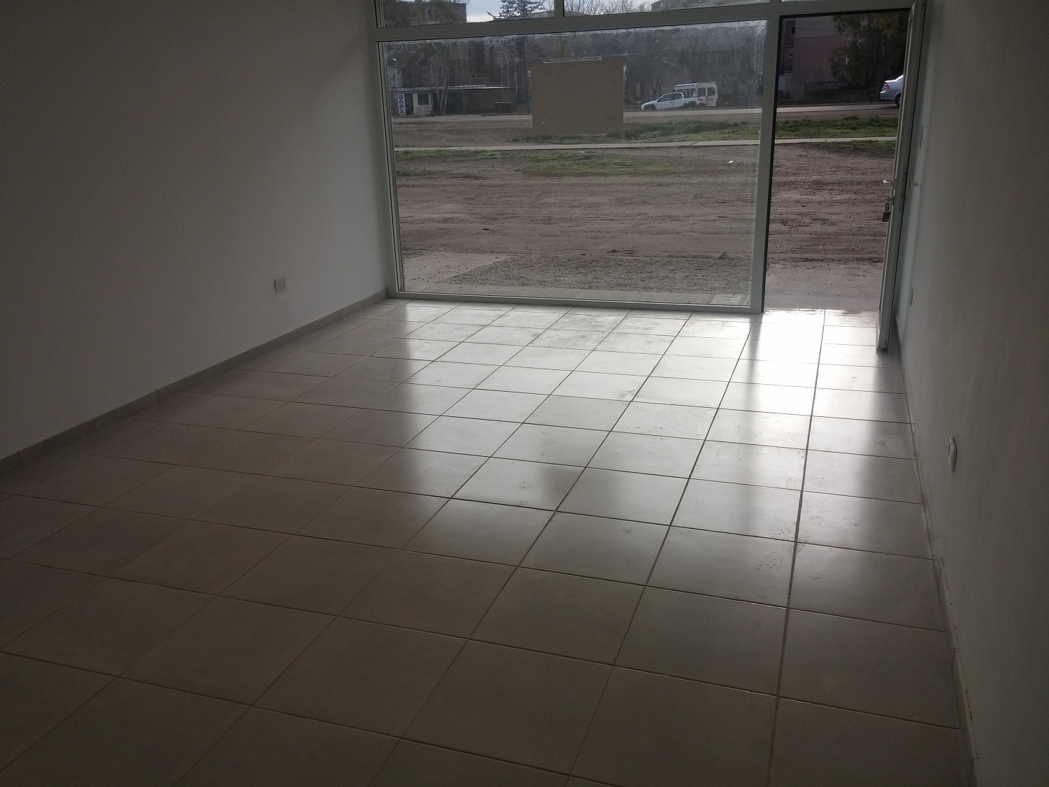 SE ALQUILAN-VENDEN LOCALES COMERCIALES Y OFICINAS (A ESTRENAR) - 17