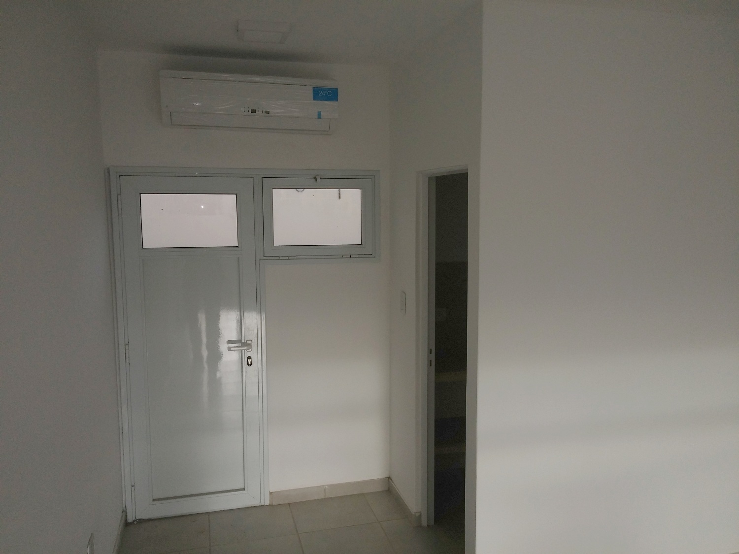 SE ALQUILAN-VENDEN LOCALES COMERCIALES Y OFICINAS (A ESTRENAR) - 18
