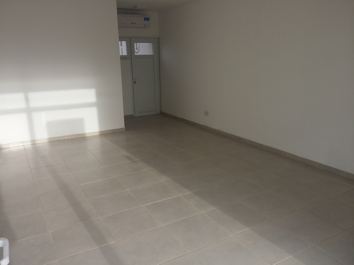 SE ALQUILAN-VENDEN LOCALES COMERCIALES Y OFICINAS (A ESTRENAR) - 19