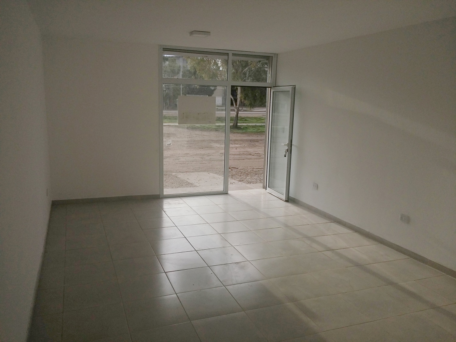 SE ALQUILAN-VENDEN LOCALES COMERCIALES Y OFICINAS (A ESTRENAR) - 20