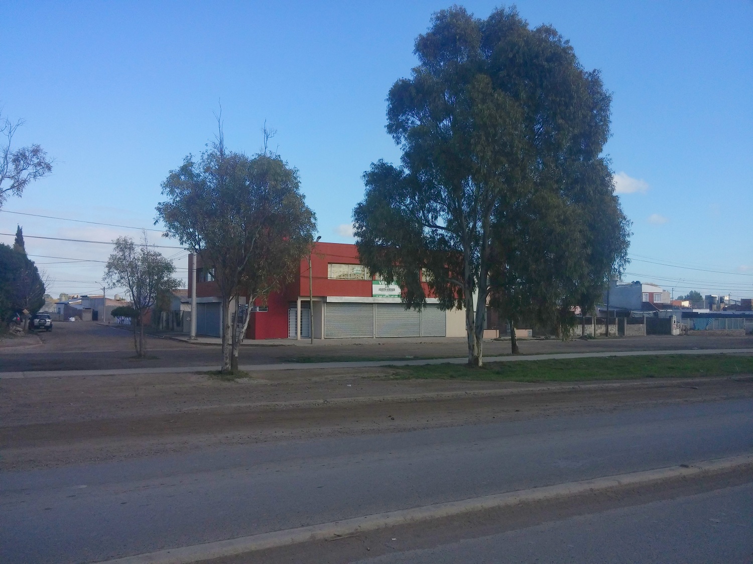 SE ALQUILAN-VENDEN LOCALES COMERCIALES Y OFICINAS (A ESTRENAR) - 31