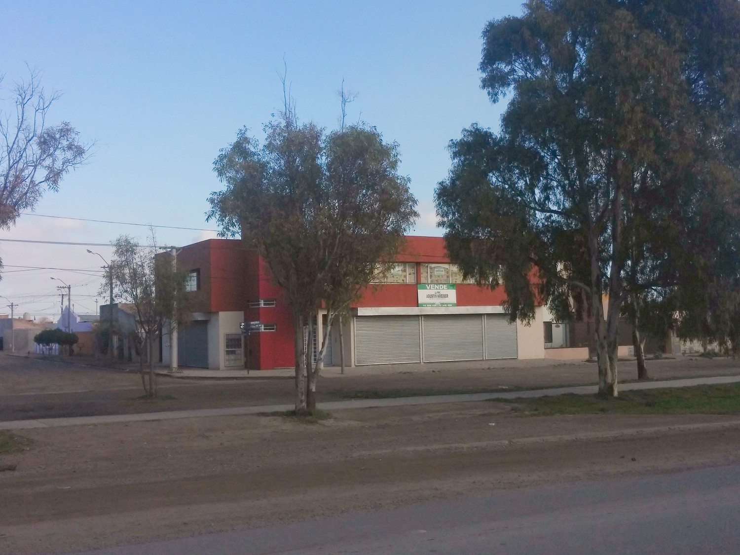 SE ALQUILAN-VENDEN LOCALES COMERCIALES Y OFICINAS (A ESTRENAR) - 32