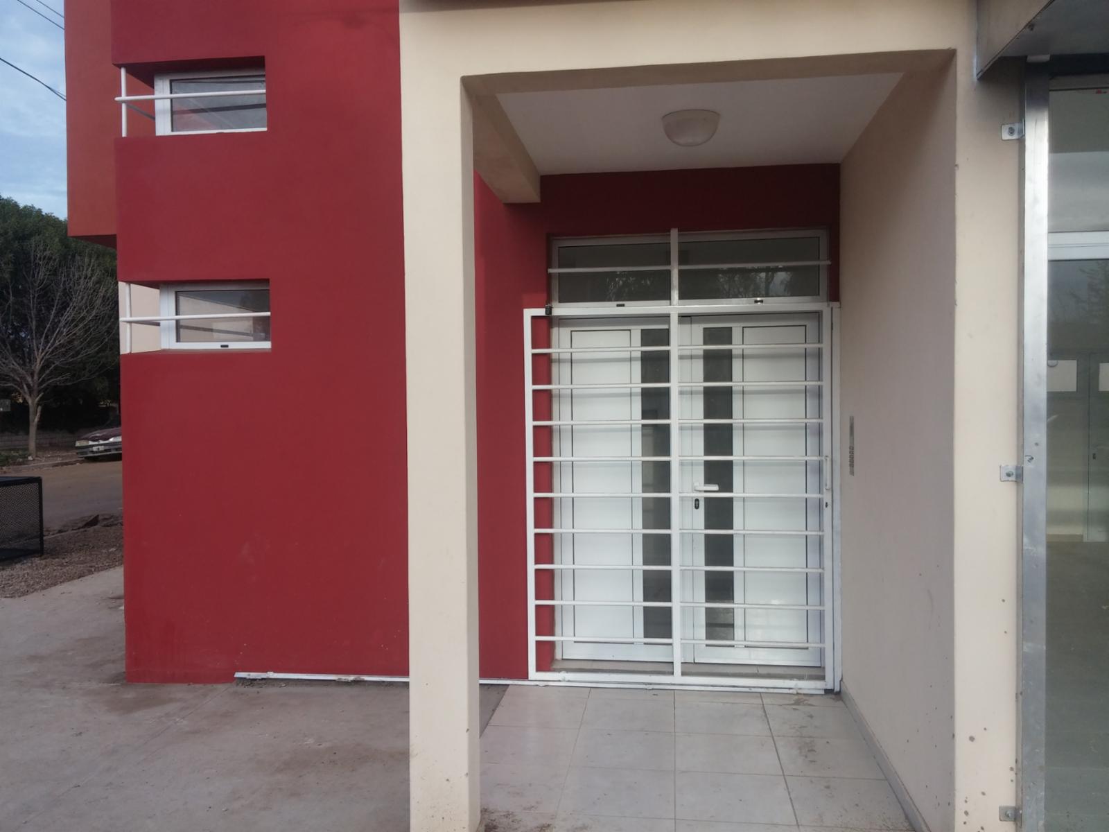 SE ALQUILAN OFICINAS EN COMPLEJO VENEZUELA 114 DE VIEDMA - 6