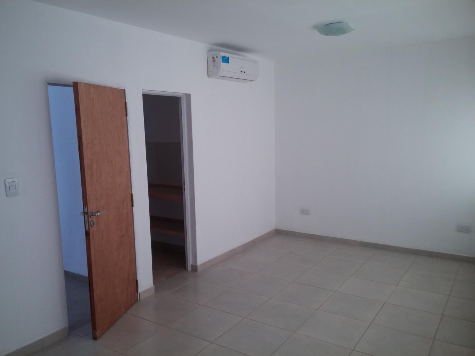 SE ALQUILAN OFICINAS EN COMPLEJO VENEZUELA 114 DE VIEDMA - 8