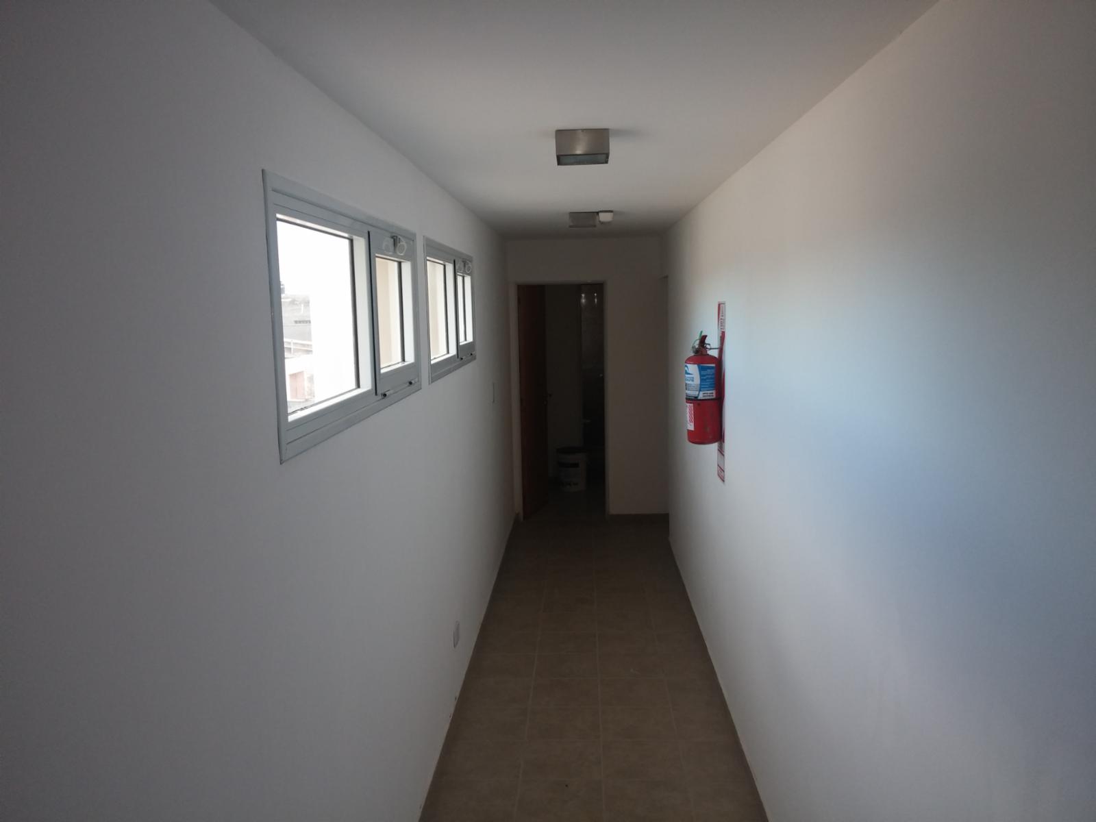 SE ALQUILAN OFICINAS EN COMPLEJO VENEZUELA 114 DE VIEDMA - 13