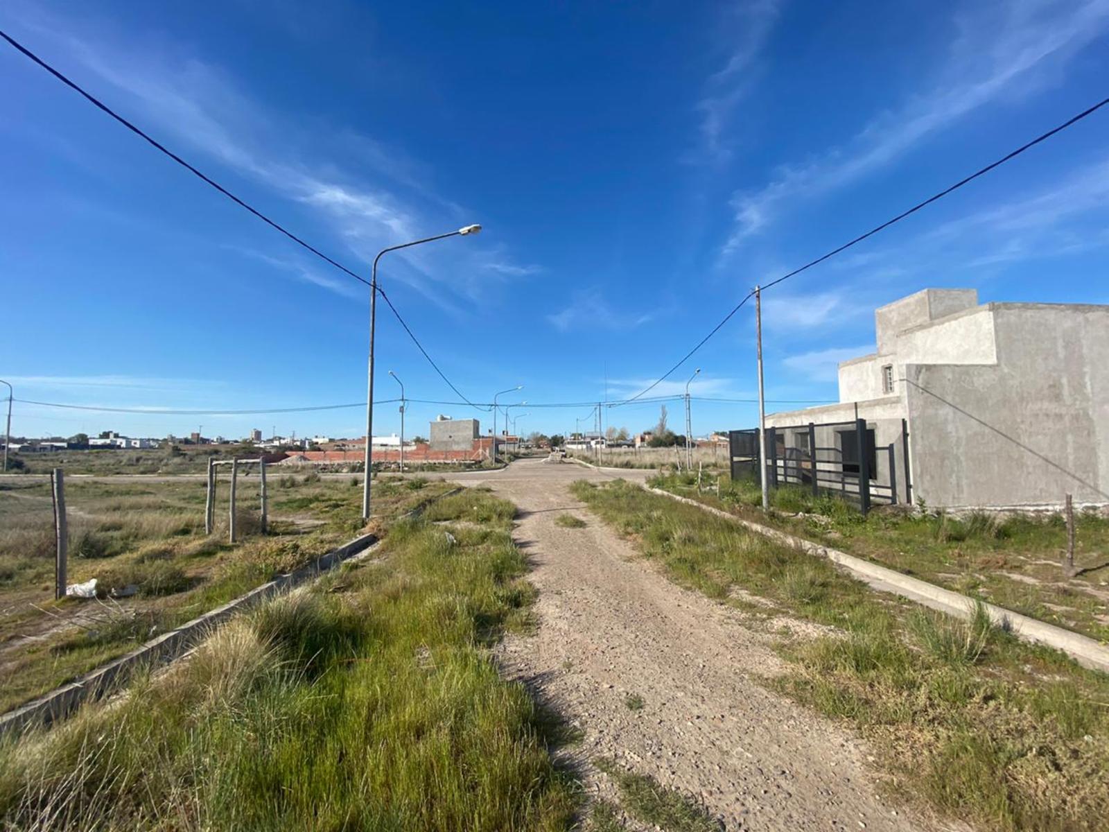 SE VENDEN LOTES EN BARRIO SANTA CLARA VIEDMA — foto 3