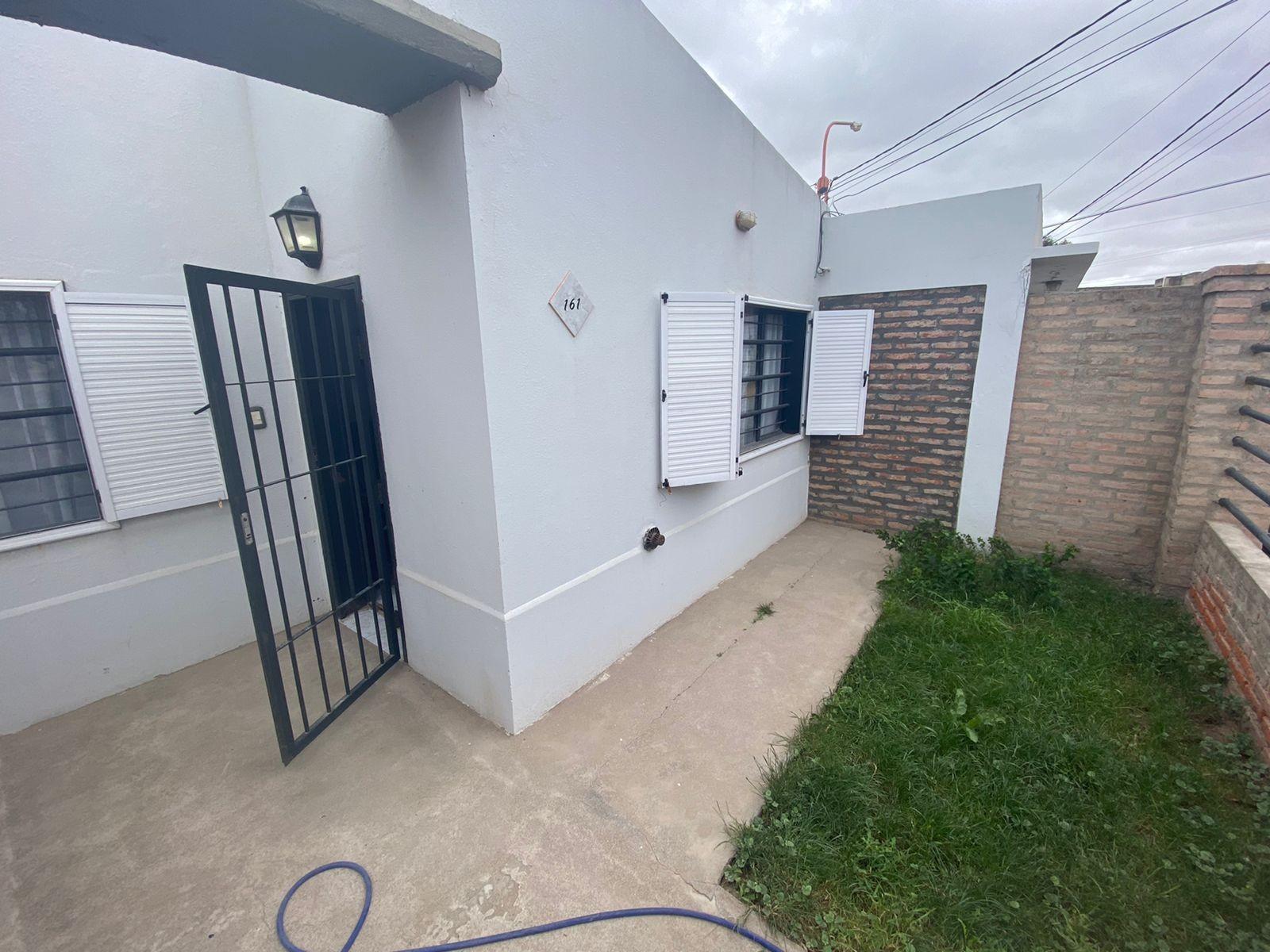 SE VENDE CASA Bº SANTA CLARA - VIEDMA — foto 3