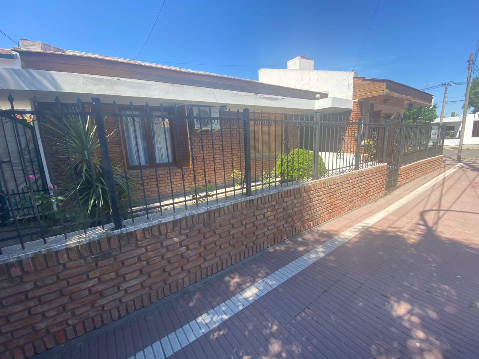 SE VENDE HERMOSA CASA CENTRICA - VIEDMA — foto 2