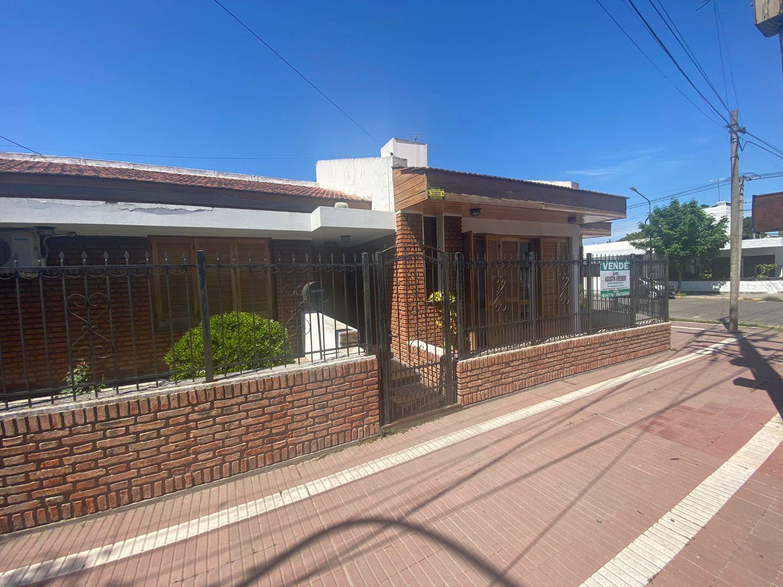 SE VENDE HERMOSA CASA CENTRICA - VIEDMA — foto 3