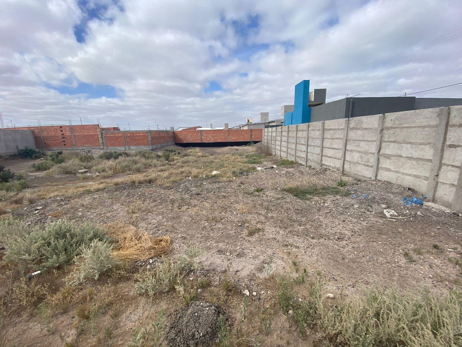 SE VENDE LOTE EN ZONA “Bº JARDÍN 2” VIEDMA — foto 3