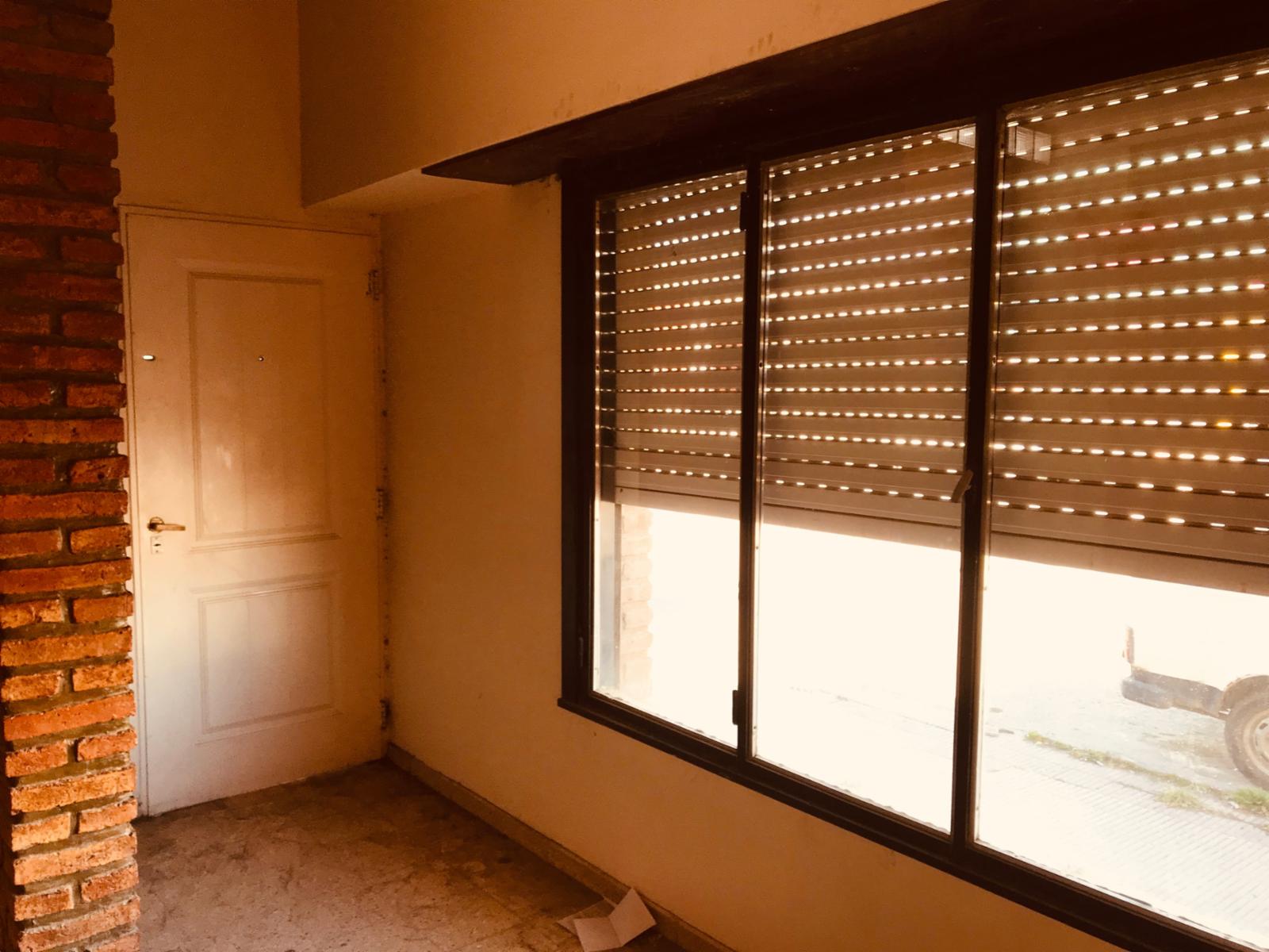 SE VENDE CASA EN AV. CASEROS AL 1200 DE VIEDMA — foto 2