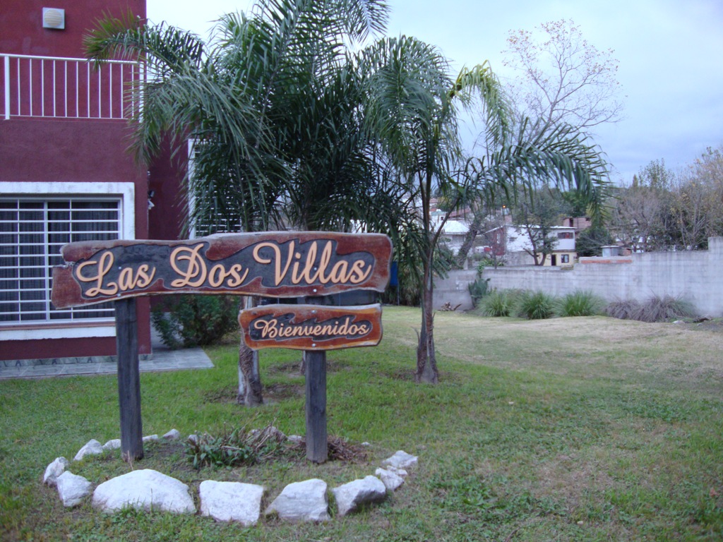 MUY LINDA CASA EN VENTA EN CARLOS PAZ, CON PILETA Y AMPLIO PARQUE. Todos los Servicios. — foto 4
